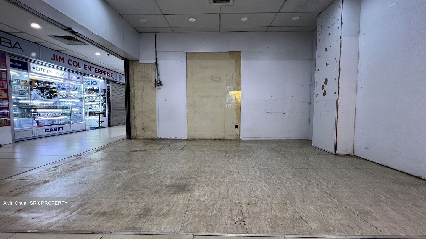 Lucky Plaza (D9), Retail #561793621